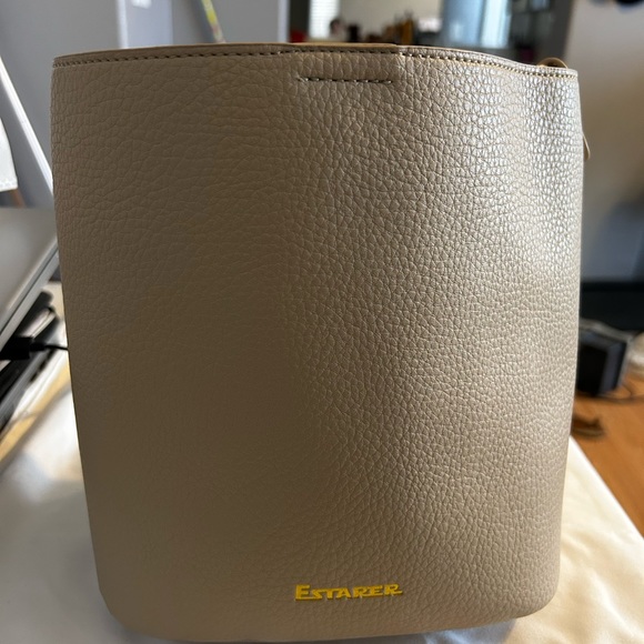 BNWT Estarer 2 and 1 Set. Bucket Purse and Crossbody with dust bag. Beige - Picture 2 of 4